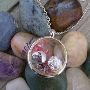 🎀 Avon Mom Pendant Necklace